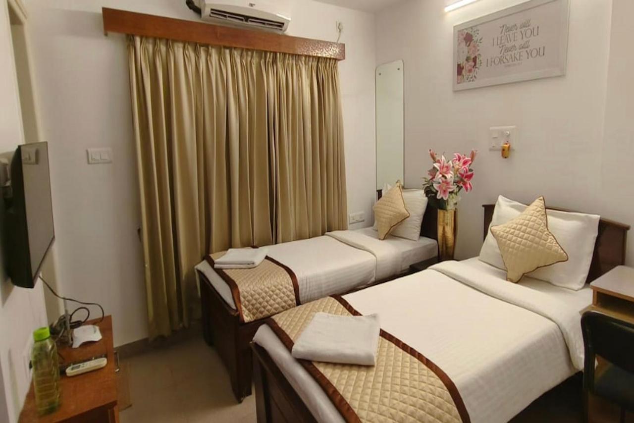 Yahweh Suites Bangalore Eksteriør billede